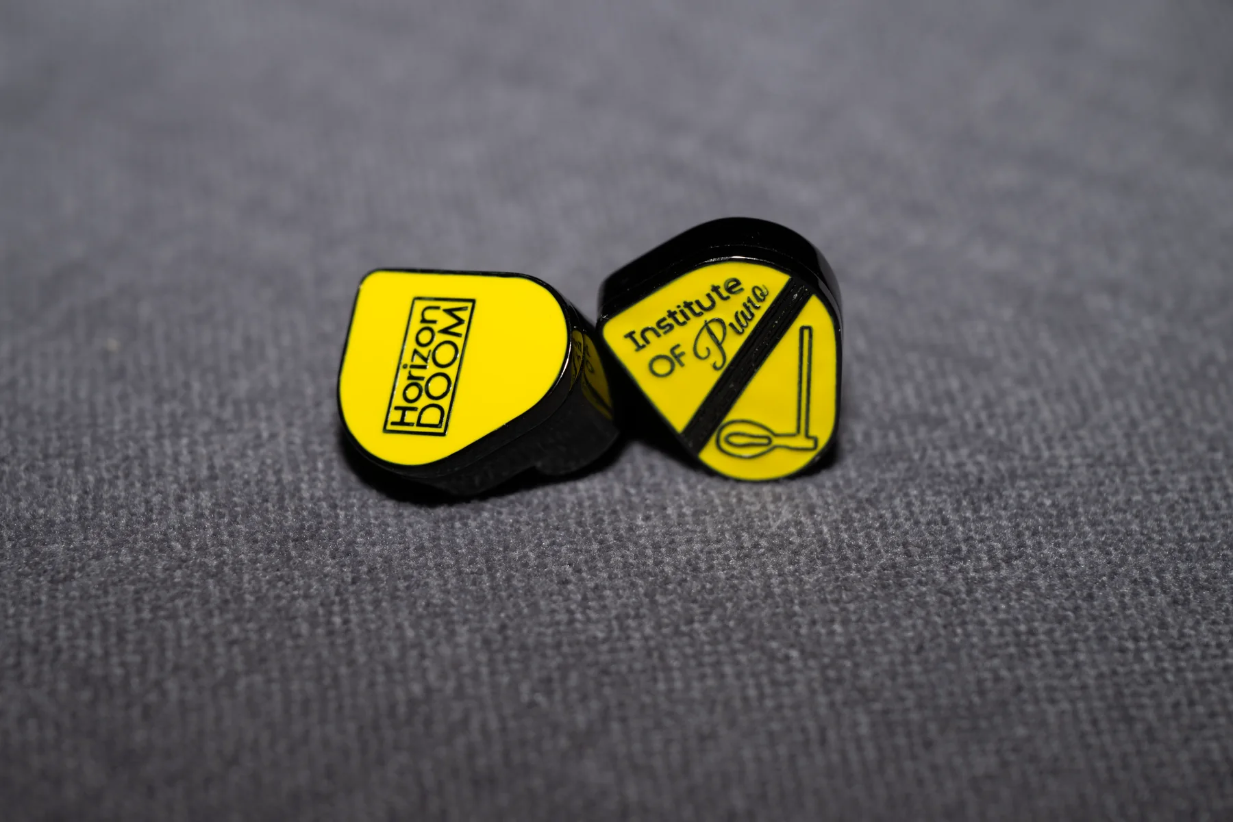 Yellow enamelのHorizon Doom Institute of Pianoイヤホン。